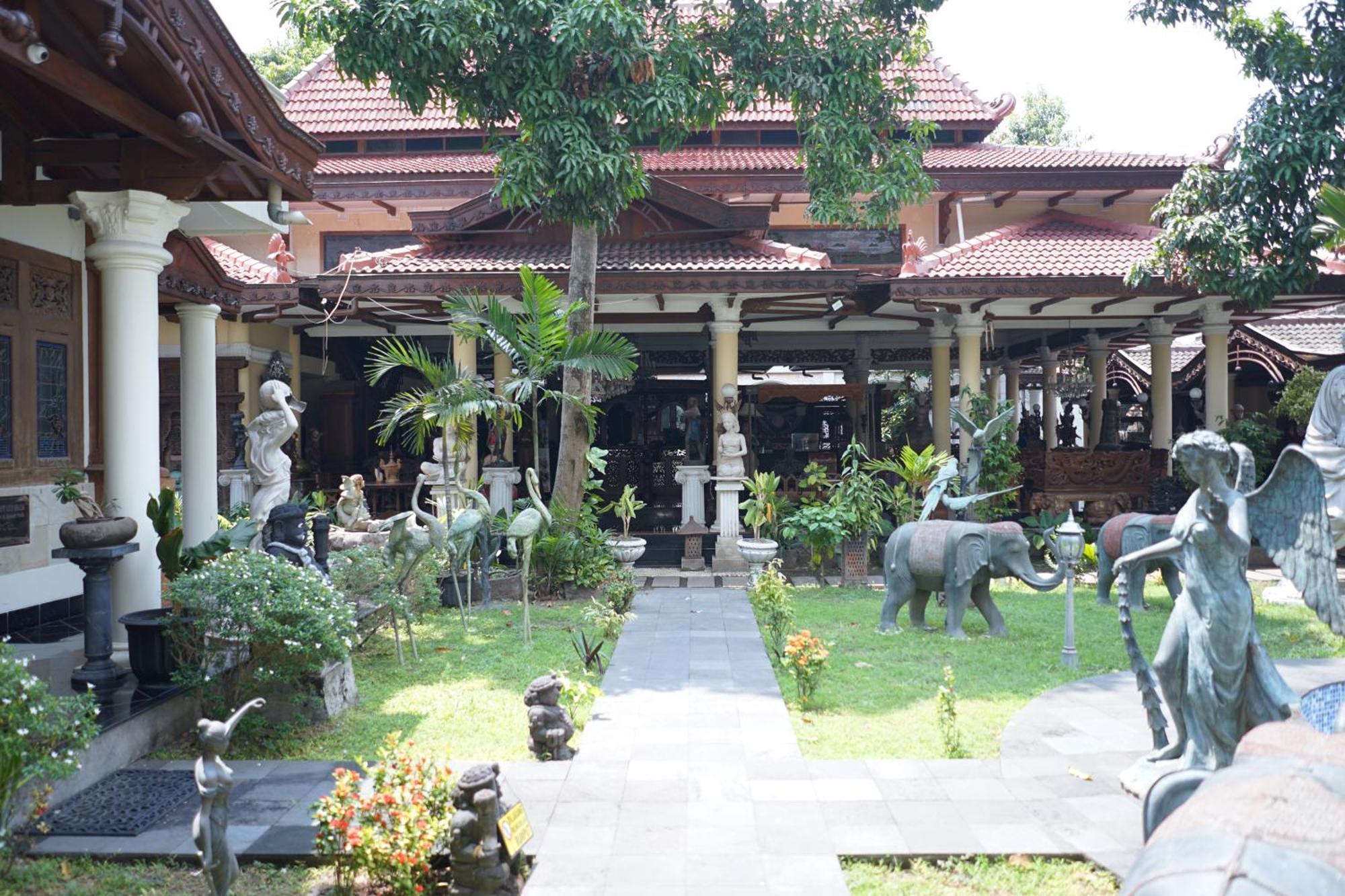Rumah Pesik Art & Heritage Hotel Gondowulung Екстериор снимка